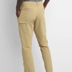 hybrid khakis in slim fit with gapflex